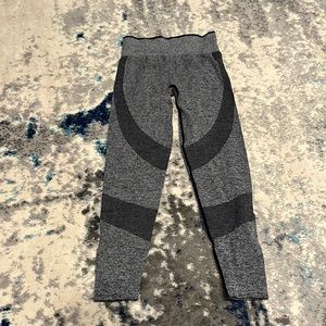 PINK Victoria's Secret Gray & Dark Gray Seamless Leggings